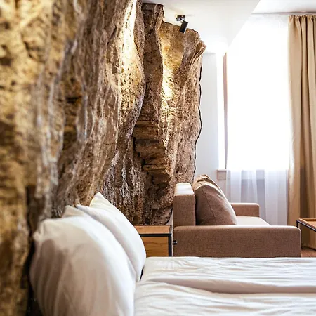 Lodge National Cave *