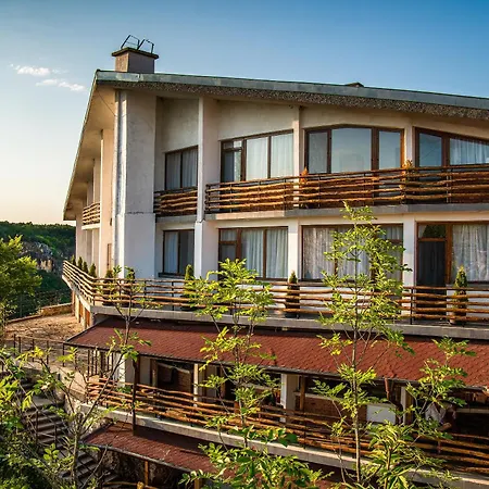 National Cave Lodge *